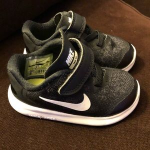 Black Nikes 5c